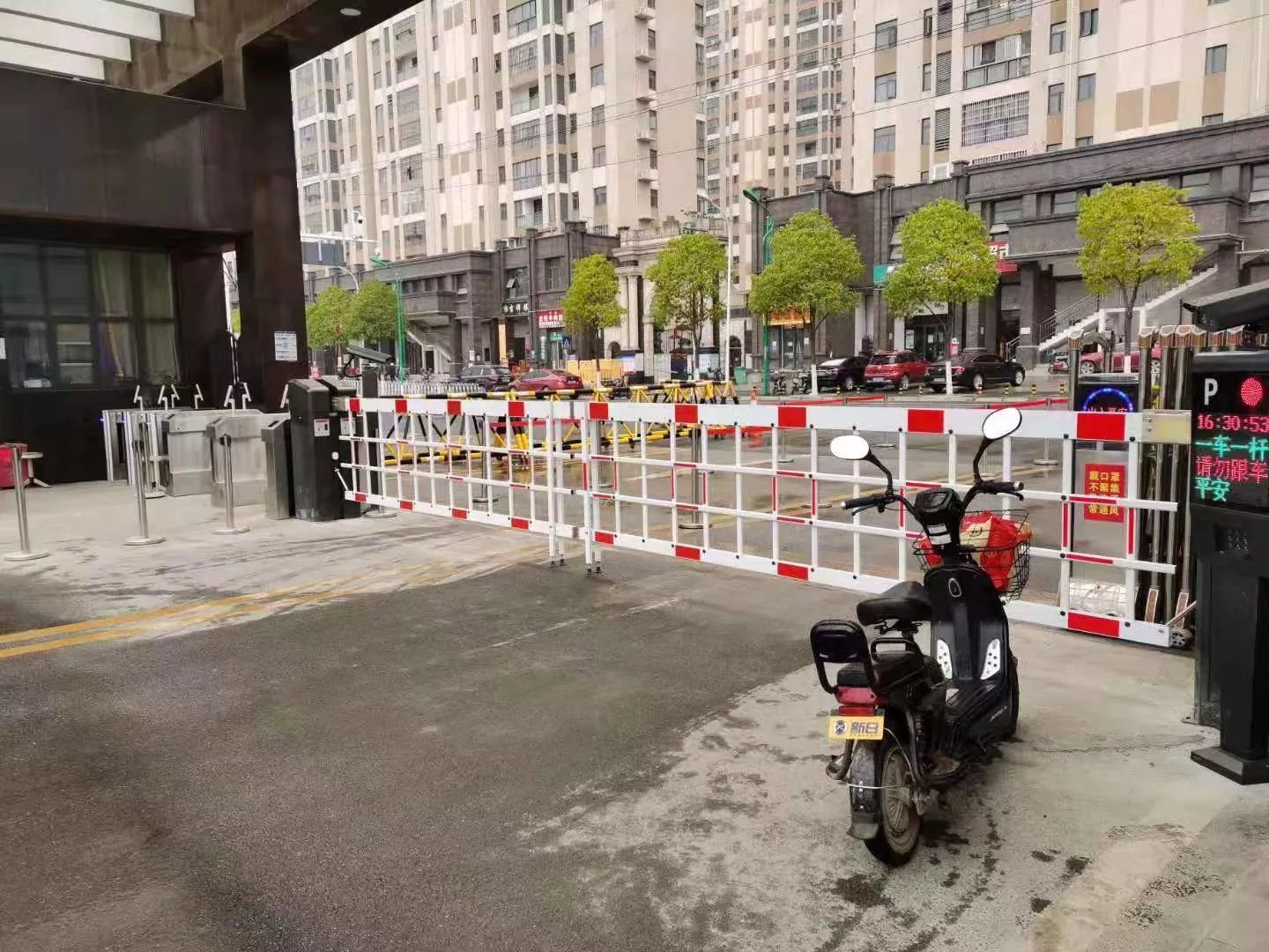 汉南**中学空降闸人行摆闸